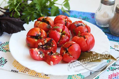 Квашеные зеленые помидоры с чесноком и зеленью. Помидоры квашеные с чесноком и зеленью внутри – всегда получаются вкусно