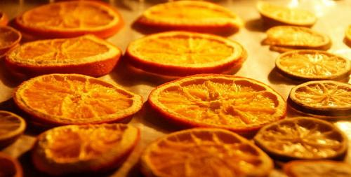 Как сушить яблоки для декора. Как правильно высушить цитрусовые фрукты для декора?