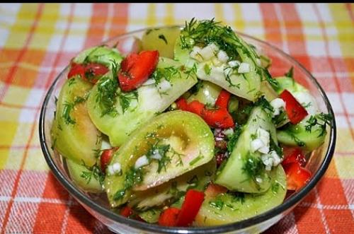 Зеленые помидоры квашеные в бочке. Квашеные зеленые помидоры в бочке 16