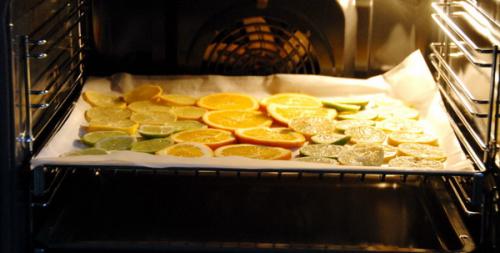 Как сушить яблоки для декора. Как правильно высушить цитрусовые фрукты для декора?