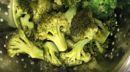 Приготовить брокколи жареная. Как пожарить брокколи на сковороде - простой и вкусный рецепт.