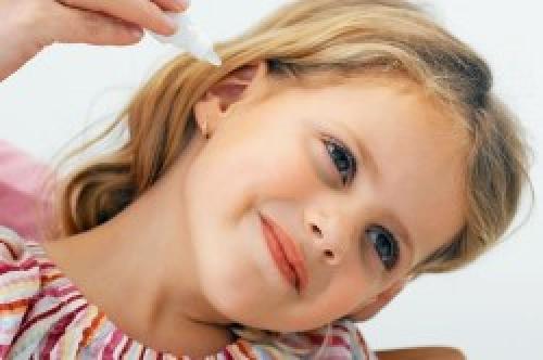 При боли в ухе Борная кислота. Борный спирт в ухо взрослым, при беременности и ребенку: можно ли и сколько капать? 04 При боли в ухе Борная кислота. Борный спирт в ухо взрослым, при беременности и ребенку: можно ли и сколько капать? 04