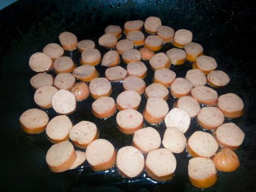 Тушеная красная капуста с сосисками. Тушеная капуста с сосисками – это объедение!