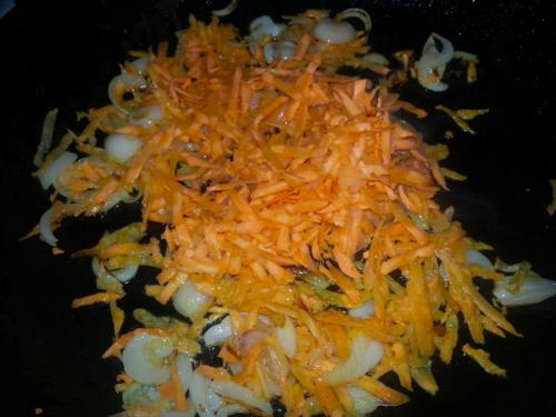 Тушеная красная капуста с сосисками. Тушеная капуста с сосисками – это объедение!