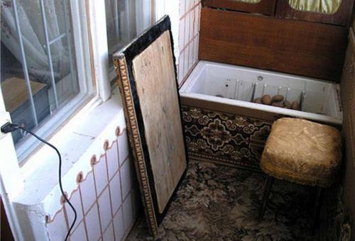 Ящик для овощей на балконе зимой. Разновидности контейнеров