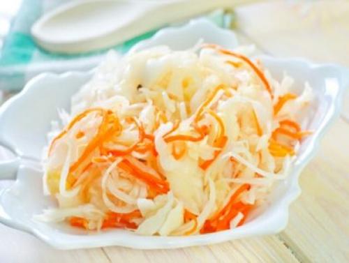 Квашеная капуста с медом и яблоками. Квашеная капуста с медом — стандартный рецепт