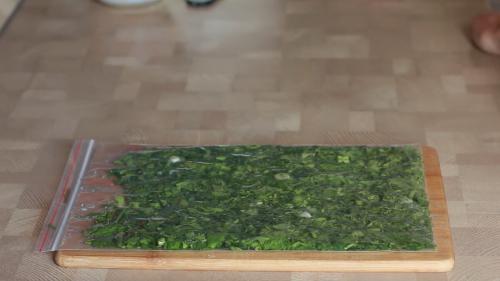 Почему нельзя замораживать петрушку на зиму. 4 способа заморозить зелень на зиму