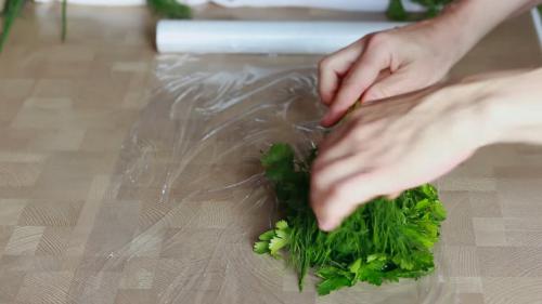 Почему нельзя замораживать петрушку на зиму. 4 способа заморозить зелень на зиму