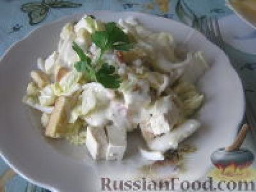 Салат Цезарь с пекинской капустой курицей и сухариками и помидорами. Салат из пекинской капусты, Салат Цезарь 03 Салат Цезарь с пекинской капустой курицей и сухариками и помидорами. Салат из пекинской капусты, Салат Цезарь 03