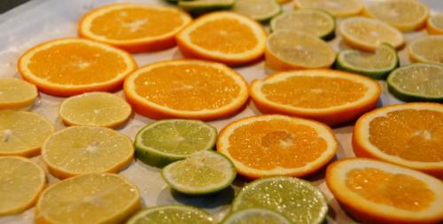 Как сушить яблоки для декора. Как правильно высушить цитрусовые фрукты для декора?