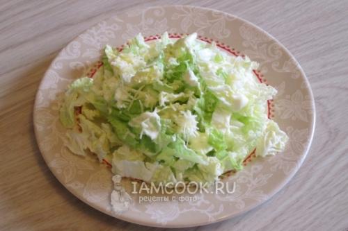 Салат Цезарь с пекинской капустой курицей и сухариками и помидорами. Салат из пекинской капусты, Салат Цезарь 11 Салат Цезарь с пекинской капустой курицей и сухариками и помидорами. Салат из пекинской капусты, Салат Цезарь 11