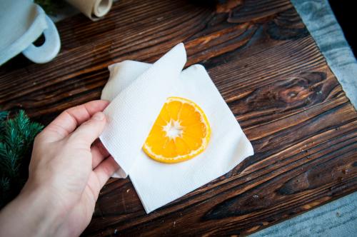 Как сушить яблоки для декора. Сушим цитрусовые дольки для поделок. Три способа.