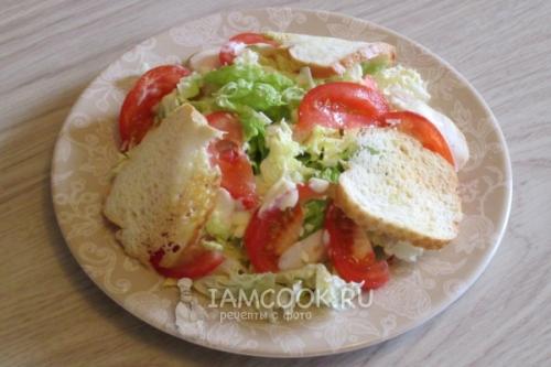 Салат Цезарь с пекинской капустой курицей и сухариками и помидорами. Салат из пекинской капусты, Салат Цезарь 13 Салат Цезарь с пекинской капустой курицей и сухариками и помидорами. Салат из пекинской капусты, Салат Цезарь 13