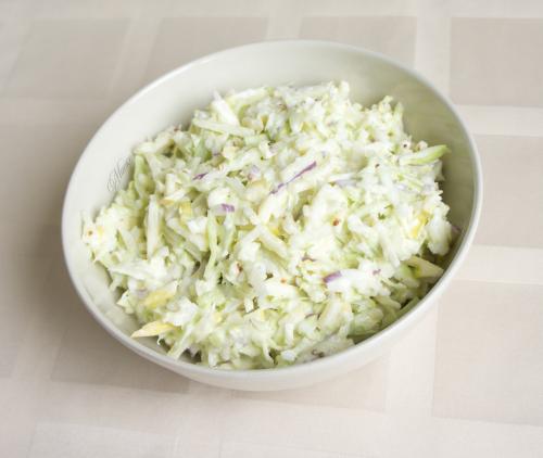 Капуста с яблоками салат. Салат из капусты с яблоками и луком