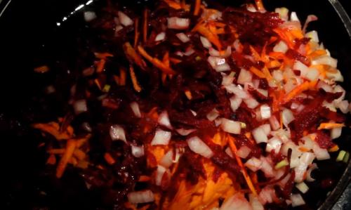 Борщ из сушеной свеклы. Как сварить борщ, чтобы он был красным и сохранял цвет?