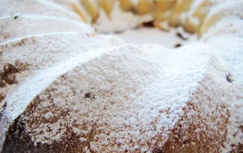 Заморозить яблоки для шарлотки. 