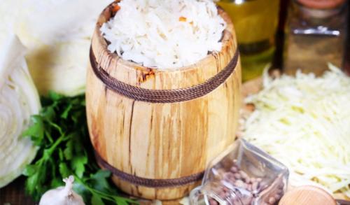 Квашеная капуста с целыми яблоками в бочке. Рецепты квашения в бочке