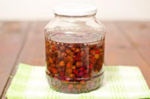 Настойка из боярышника на самогоне. Как приготовить настойку боярышника