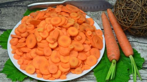 Сладкая сушеная морковь. Чем хороша сухая морковь, как её правильно заготовить и куда применять