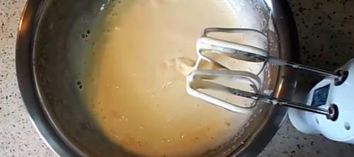 Заморозить яблоки для шарлотки. 