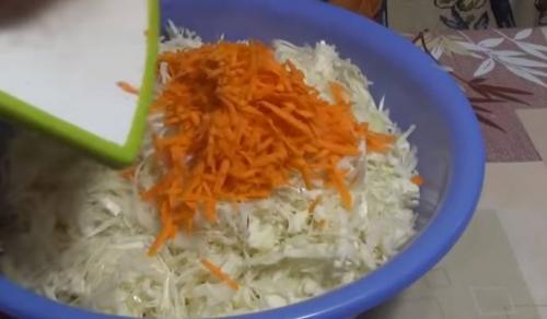 Квашеная капуста с яблоками в рассоле. Очень вкусная квашеная капуста в 3 литровых банках в рассоле без уксуса