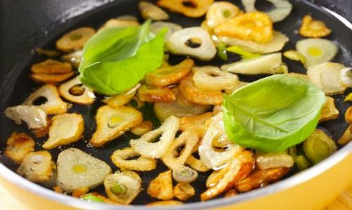 Жареный чеснок вред. Жареные дольки чеснока: польза и вред