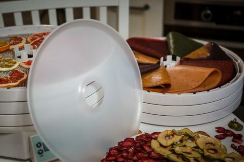 Сушилка для яблок. Сушилка для фруктов: для чего нужна, плюсы и минусы