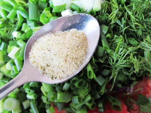 Салат с базиликом. Летний салат с виноградным уксусом и свежим базиликом