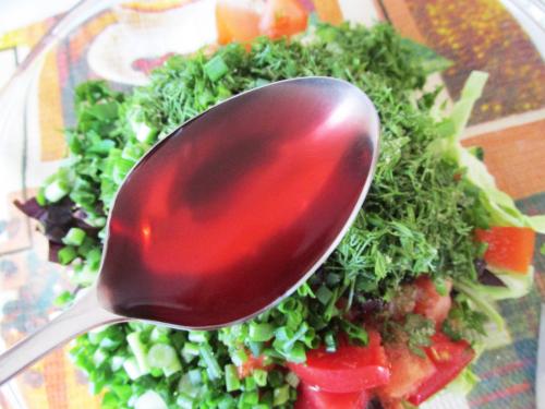 Салат с базиликом. Летний салат с виноградным уксусом и свежим базиликом