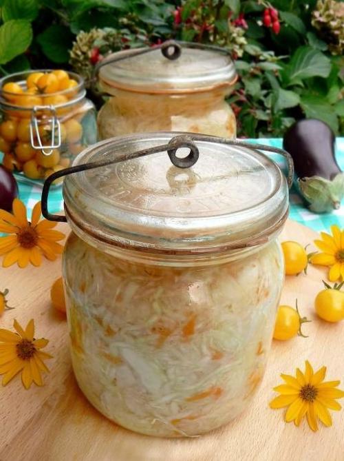 Квашеная капуста в собственном соку в бочке. Квашеная капуста в собственном соку с тмином