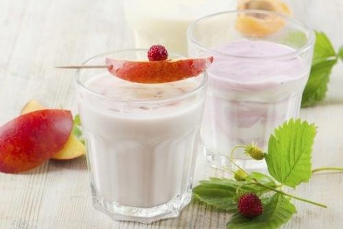 Кефир на ночь. Почему стоит выпивать на ночь стакан кефира: полеза и вред продукта