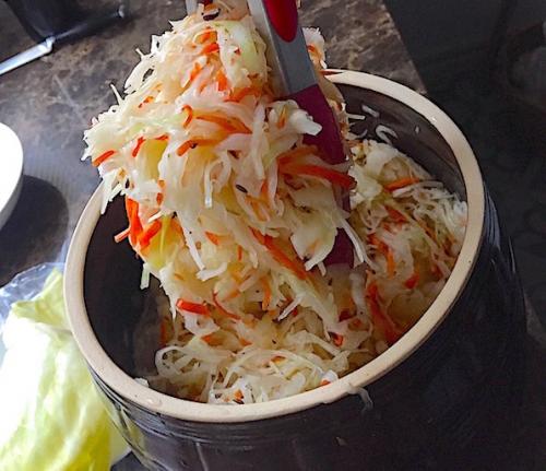 Квашеная капуста с яблоками в ведре. Рецепт классический, часть теоретическая: квасим капусту с яблоками без ошибок