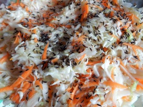 Квашеная капуста в собственном соку в бочке. Квашеная капуста в собственном соку с тмином