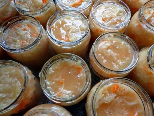 Квашеная капуста в собственном соку в бочке. Квашеная капуста в собственном соку с тмином