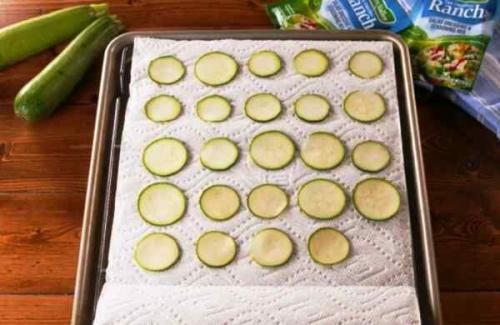 Шаг за шагом: как приготовить острые чипсы из кабачков в домашних условиях 02