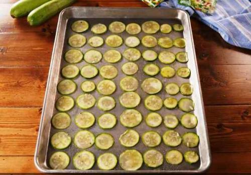 Шаг за шагом: как приготовить острые чипсы из кабачков в домашних условиях 04