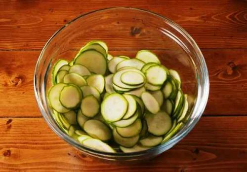 Шаг за шагом: как приготовить острые чипсы из кабачков в домашних условиях 03