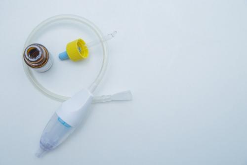 Лечение насморка у детей народными средствами. Сопли у ребенка в возрасте 1 года: чем лечить?