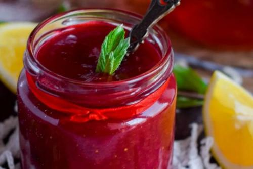 Какие рецепты с свеклой подходят для повседневного рациона. Блюда из свеклы: 20 быстрых и бюджетных рецептов на любой вкус