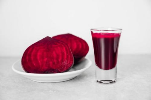 Как сделать сок из сырой свеклы и полезно ли это. Чем полезен сок свёклы