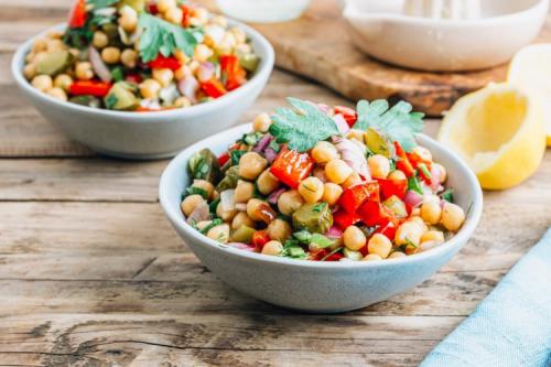 Как использовать овощи в веганской кухне. 20 вегетарианских салатов, которые придутся по вкусу каждому