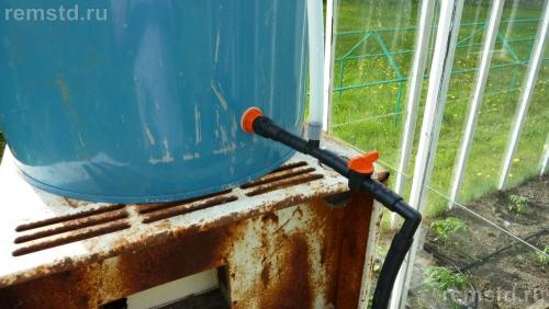 Система полива из бочки. Делаем капельный полив в теплице из бочки