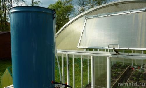 Система полива из бочки. Делаем капельный полив в теплице из бочки