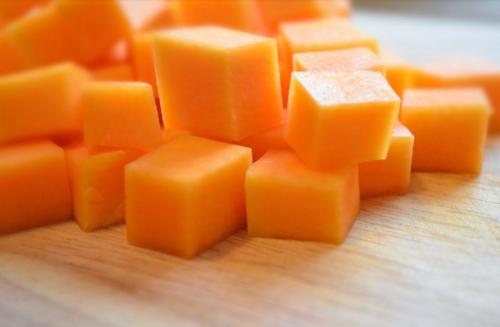 Можно ли хранить тыкву в морозилке. Замораживают ли тыкву на зиму, и как это сказывается на ее пользе