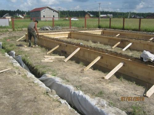 Как избежать ошибок при заливке плиты на ленточный фундамент. Технология изготовления