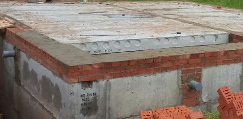 Возведение фундамента из плит перекрытия: основы и особенности 06 Возведение фундамента из плит перекрытия: основы и особенности 06