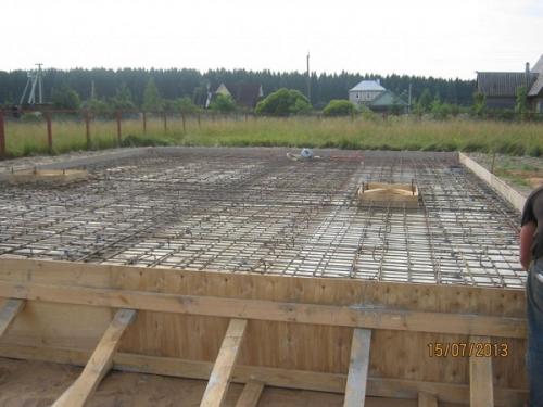 Как избежать ошибок при заливке плиты на ленточный фундамент. Технология изготовления