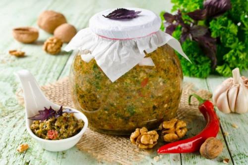 Что можно приготовить из базилика фиолетового. Базилик на зиму: 20 рецептов, которые понравятся всей семье