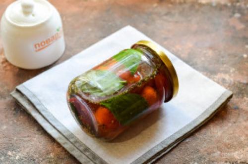 Помидоры с базиликом на зиму. Маринованные помидоры с базиликом