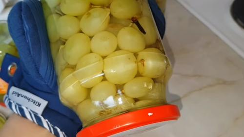 Как закатывать виноград. Консервированный виноград на зиму в домашних условиях: 6 лучших рецептов приготовления